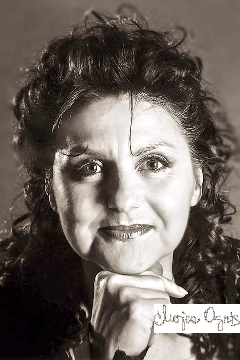 MojcaOgris_fotka_podpis